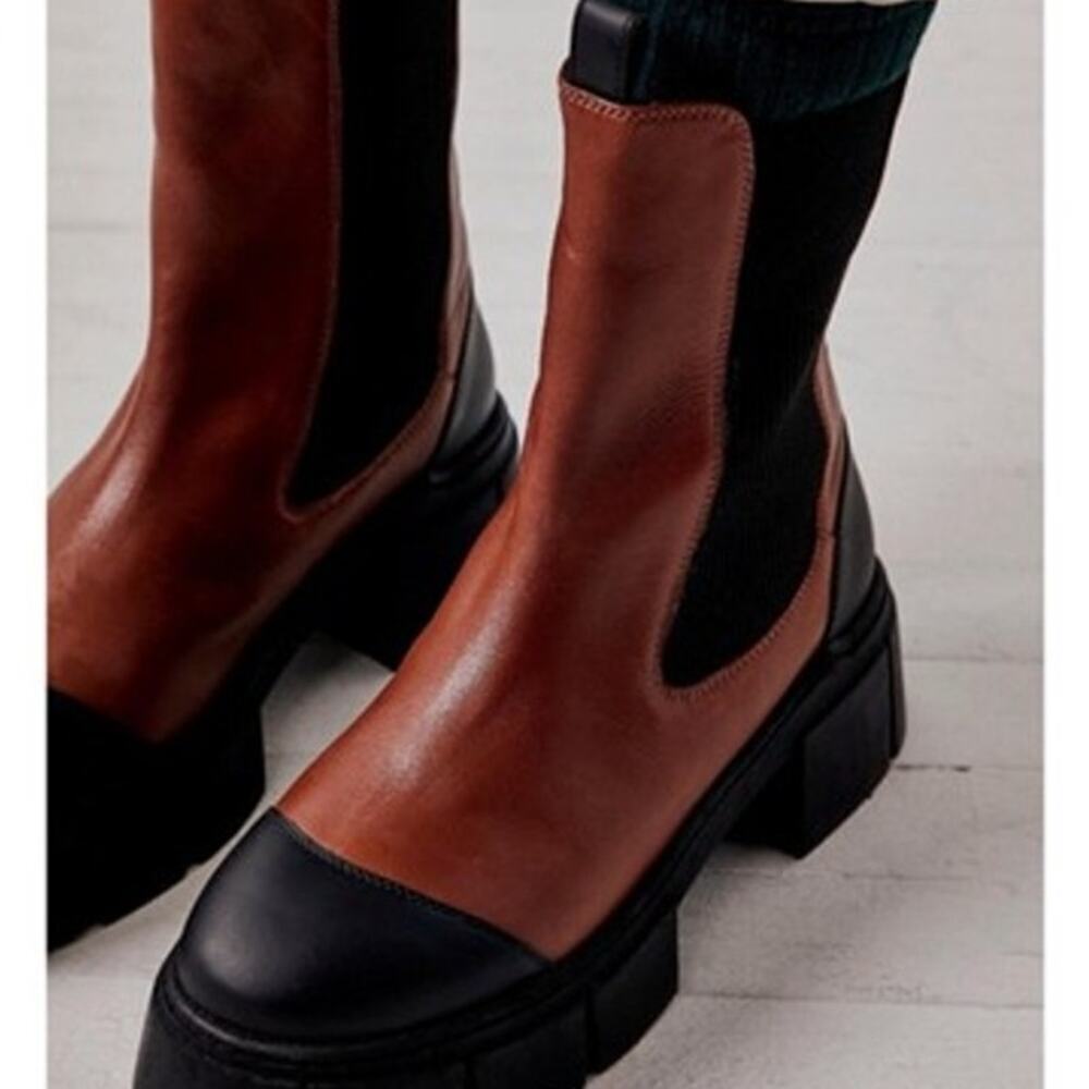 Free People Maren Mid Chelsea Boots Brown Black Leather Lug Sole Size 40 (9 US) - Picture 9 of 10